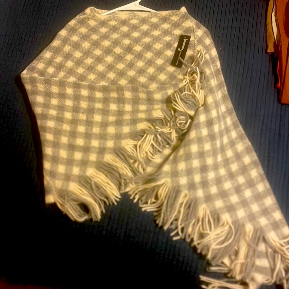 Grey and white checked Shawl NWT O/S